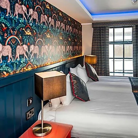 Hotel Crown Quarter *